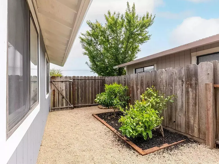 485 N P St — Photo 10