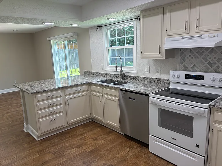 8724 Shoreham Blvd — Photo 6