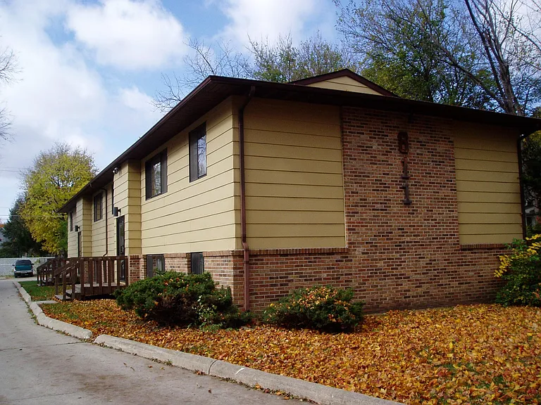811 Clark Ave #6 — Photo 8