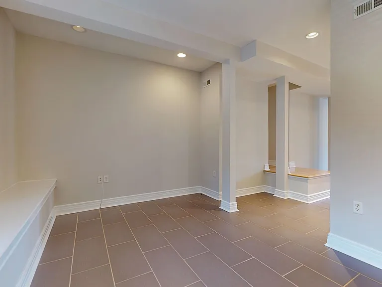Melrose Apartments — Photo 18
