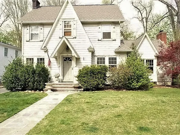49 Oak Ln, Essex Fells, NJ 07021