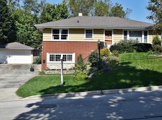 113 E State St, North Aurora, IL 60542