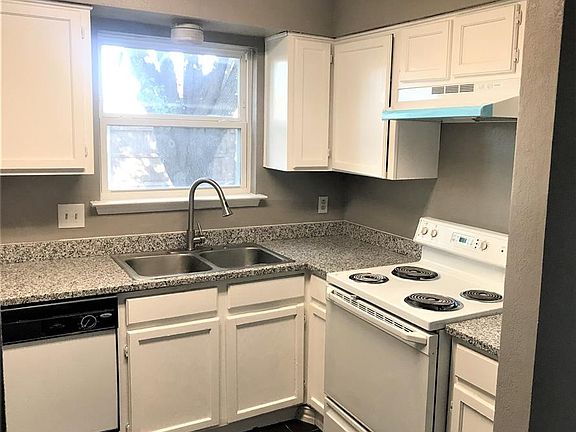 3rd image of 204 Victoria Dr