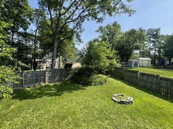 8511 Woodfall Rd