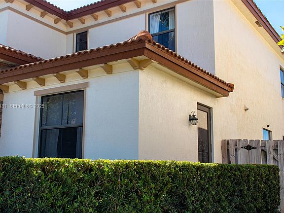 4th image of 8800 NW 98th Ct