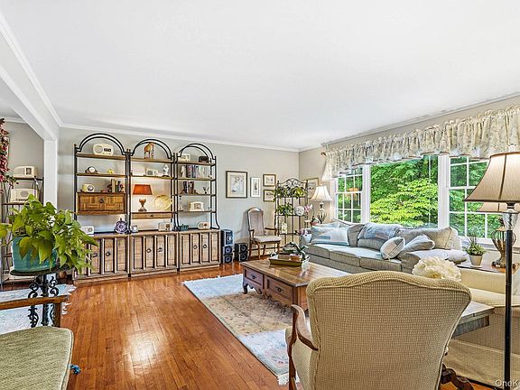 3rd image of 22 Locksley Lane