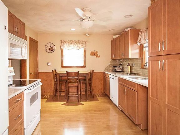 4th image of 31 Mystic Ave