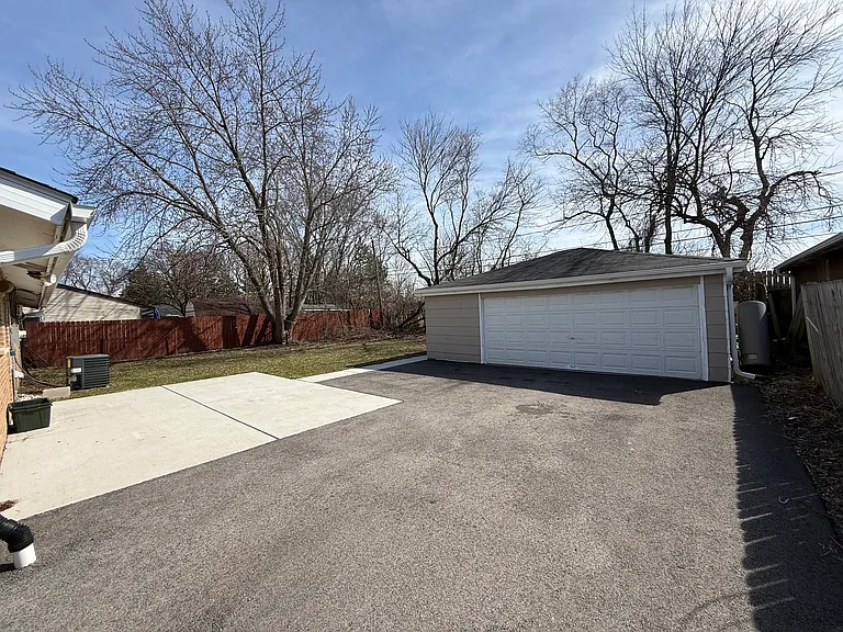 145 Fairwood Dr — Photo 2