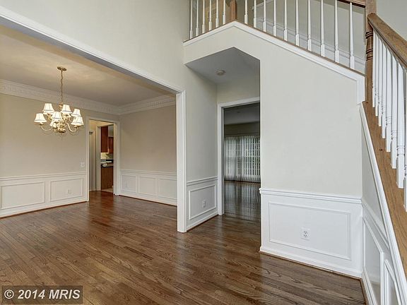 4th image of 9594 Larkview Ct