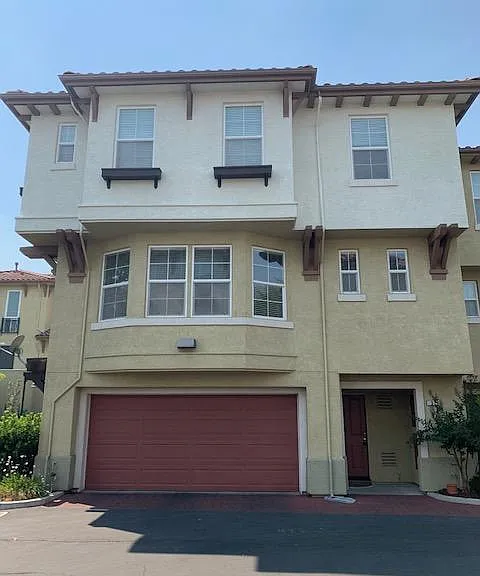 52 Picasso Ct — Photo 1