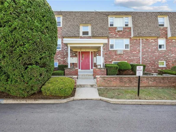 9 Cynthia Dr APT 11, North Providence, RI 02911