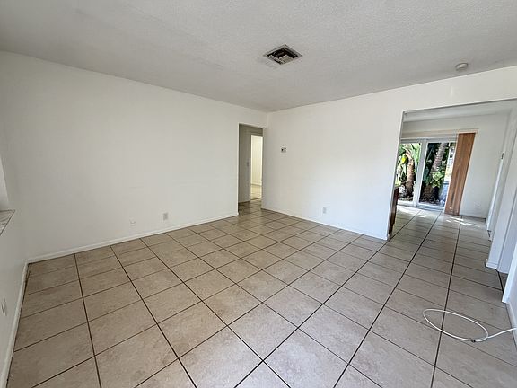 2nd image of 602 SW 5th Ave
