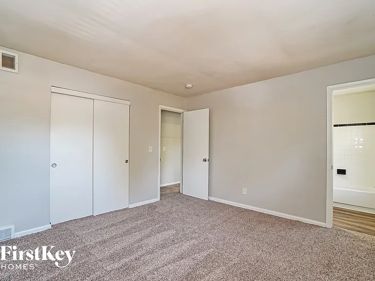 1225 Oakfield Dr N — Photo 11