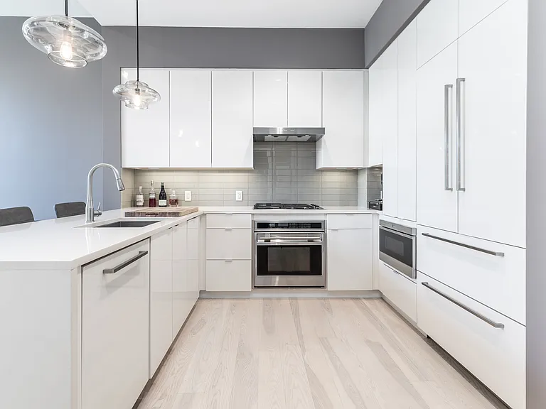 32 Traveler St #Penthouse 8 — Photo 8