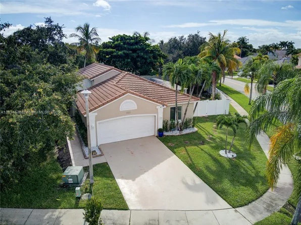 1113 NW 175th Ave, Pembroke Pines, FL 33029