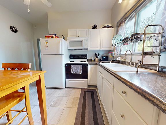 5th image of 125 Elkins St