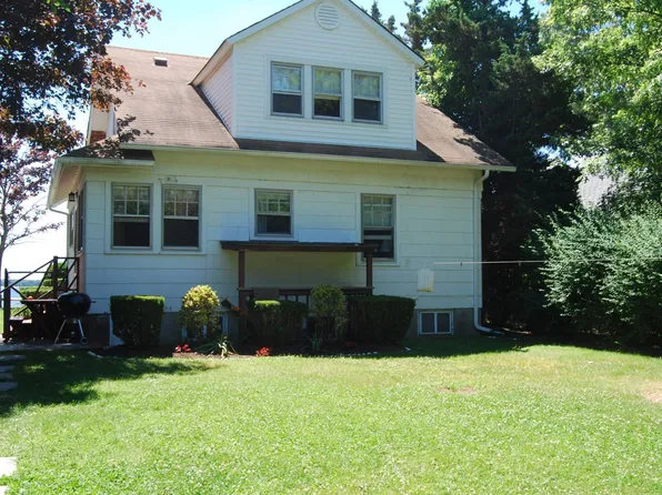 47 Bayside Ave, Riverhead, NY 11901