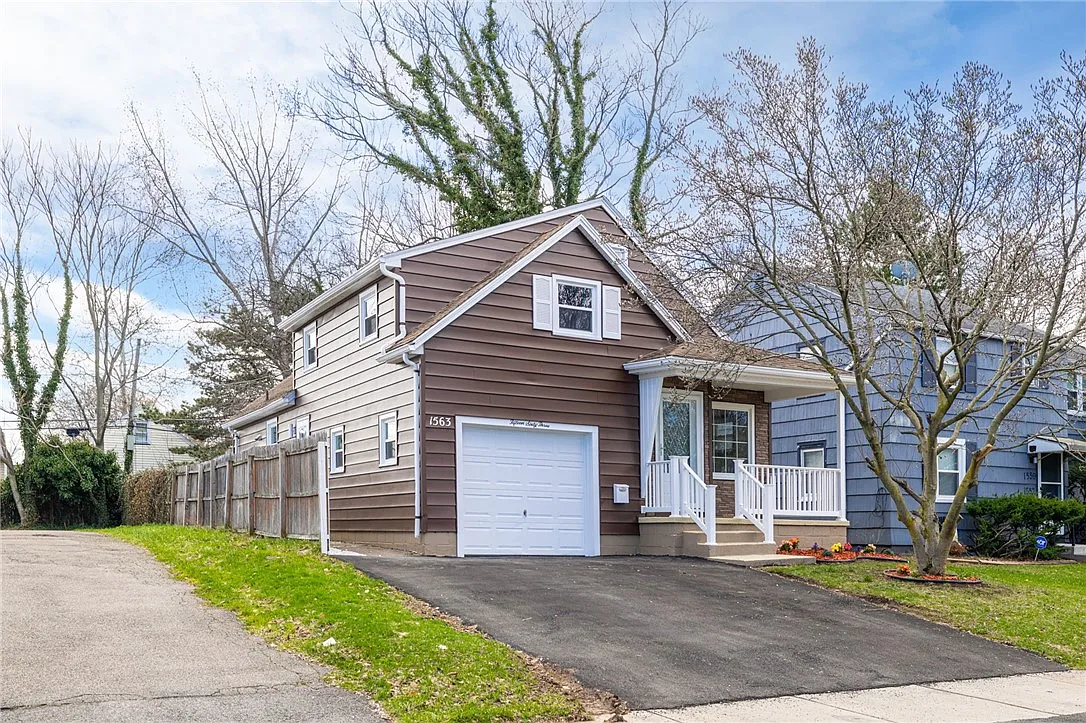 1563 Norton St photo 1