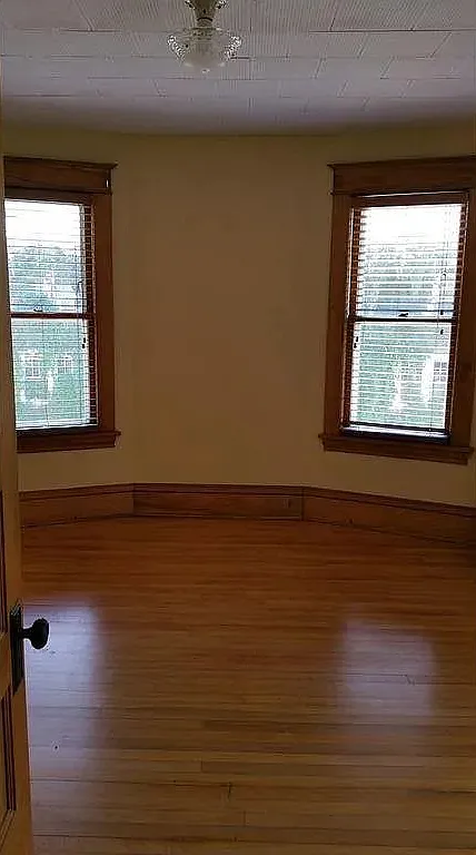 7 bed, $4,200 — Photo 2