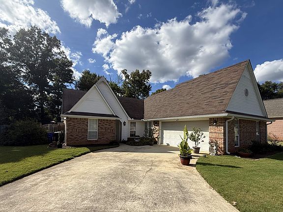2nd image of 109 Maple Wood St