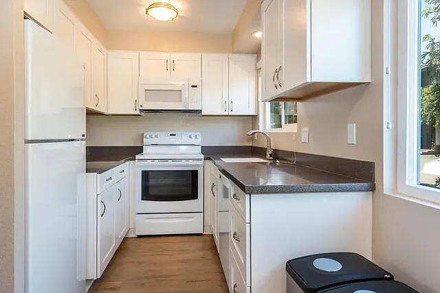 2 bed, 1.5 bath, $3,995 — Photo 2