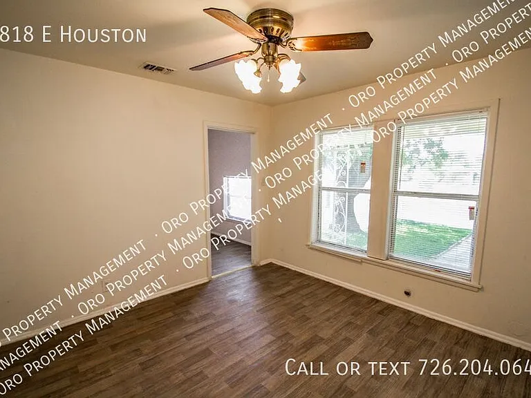 2818 E Houston St — Photo 7