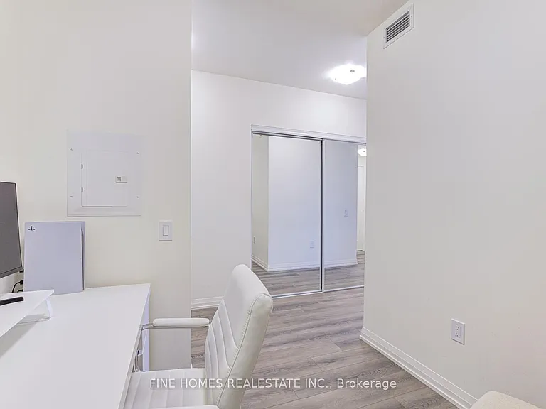 9000 Jane St #1903 — Photo 27