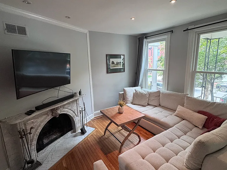 411 11th St NE — Photo 33