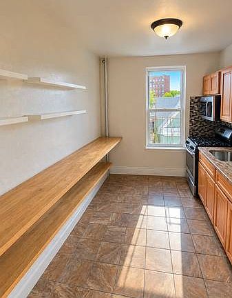 5th image of 200 E 8th St APT 4F