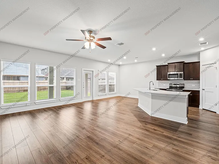 2717 Fox River Dr — Photo 9