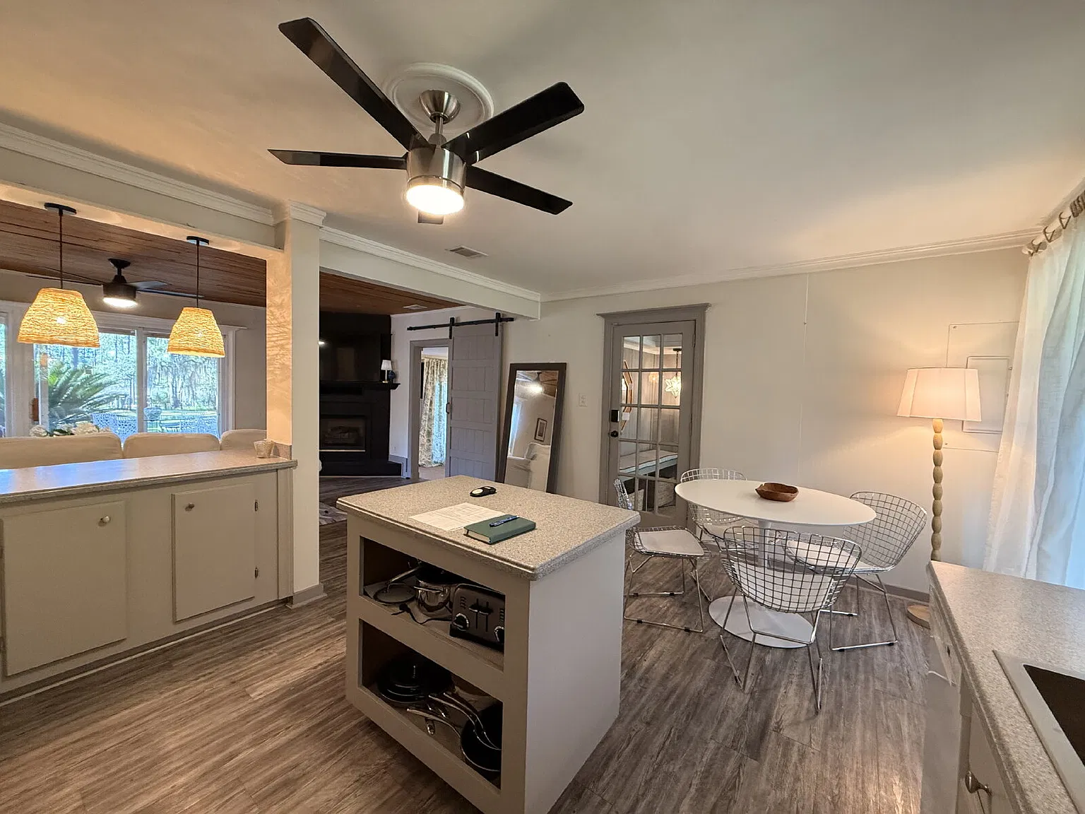 2 bed, 1.0 bath, 1150 sqft, $2,000 — Photo 3