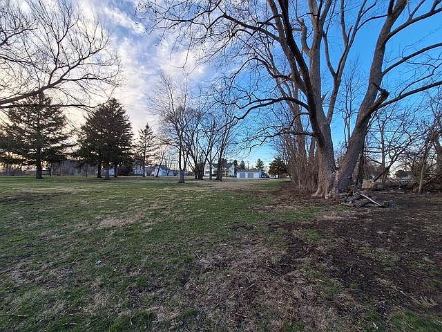 2nd image of 203 E Chestnut St