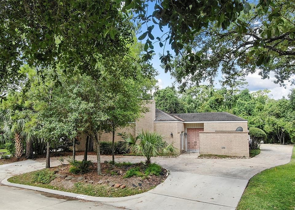 1st image of 8443 Hunters Creek Dr
