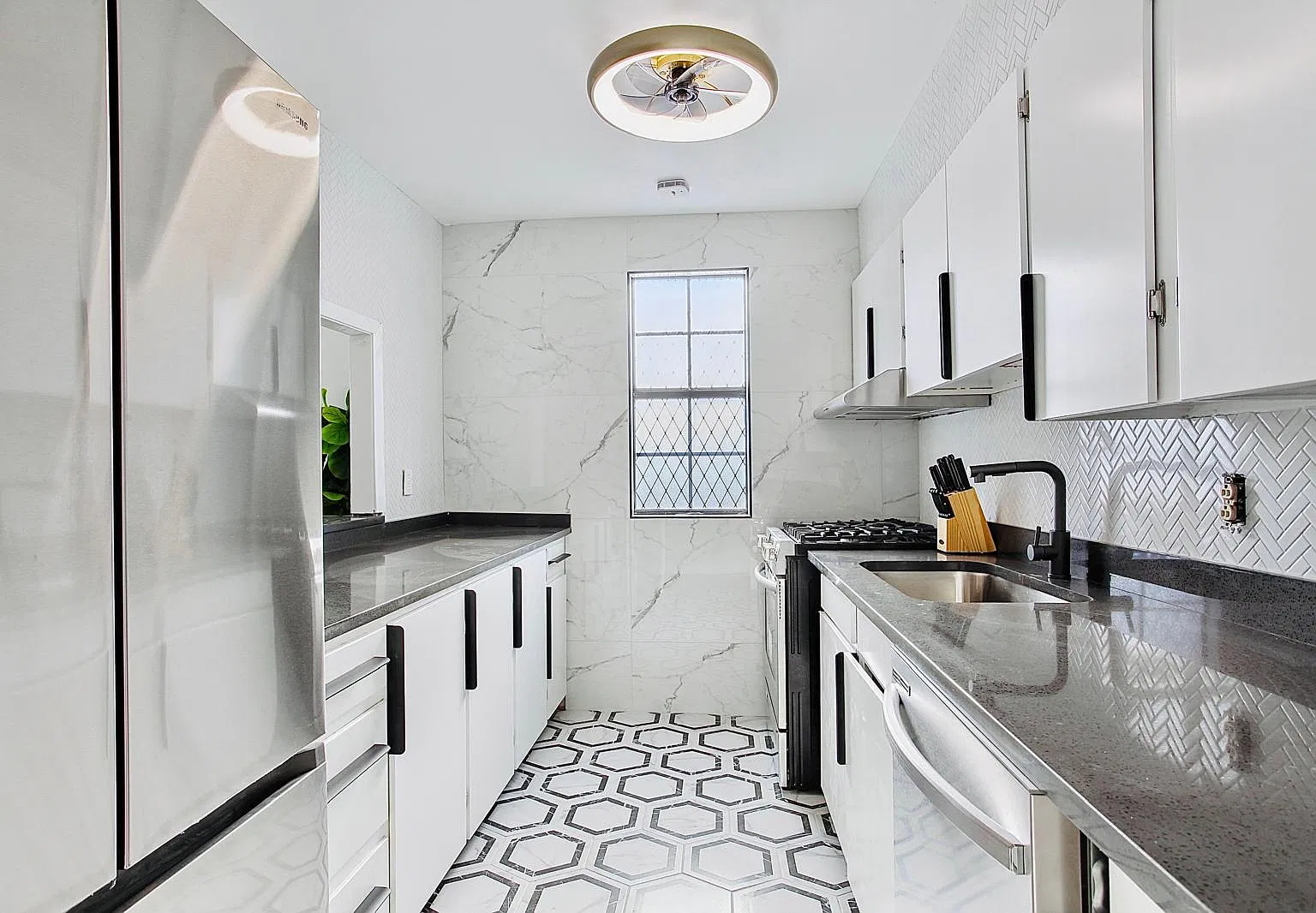2 bed, 2000 sqft, $1,800 — Photo 3