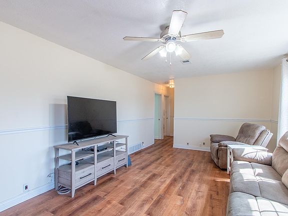 3rd image of 310 Chapel St