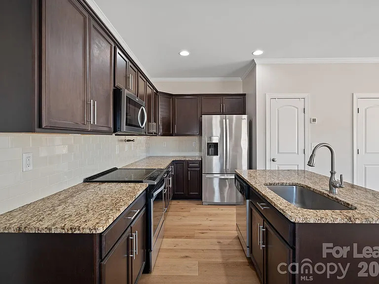 2503 Gallery Dr — Photo 7