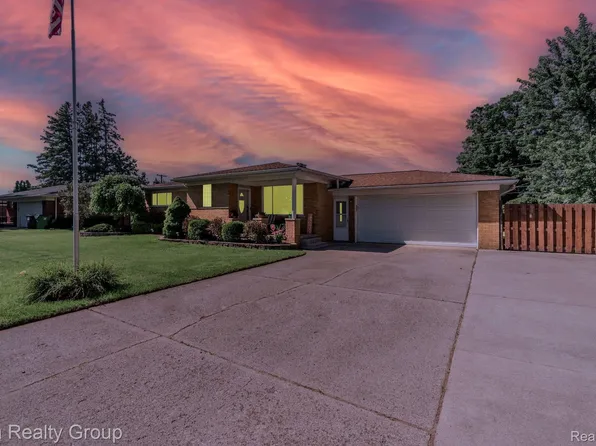8427 Southfield Dr, Shelby Township, MI 48316