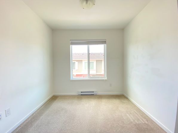 4 bedroom rental in Surrey — photo 5