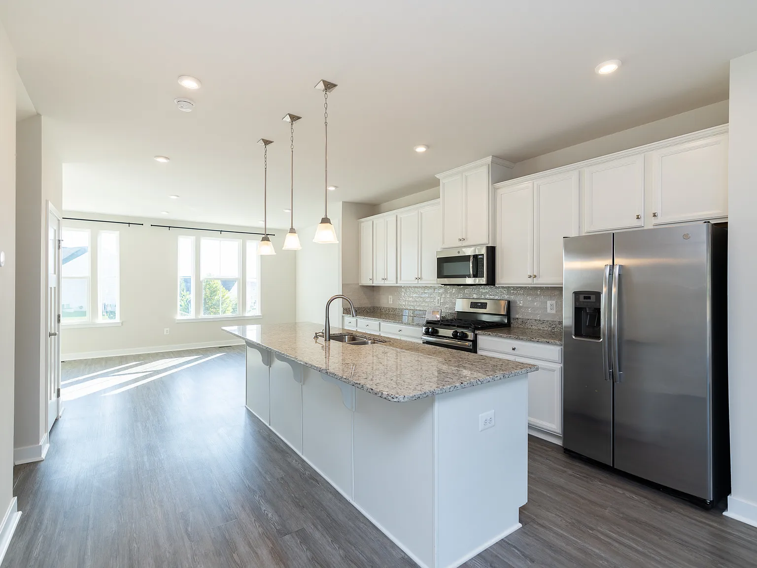 4 bed, 3.5 bath, 2816 sqft, $2,500 — Photo 3
