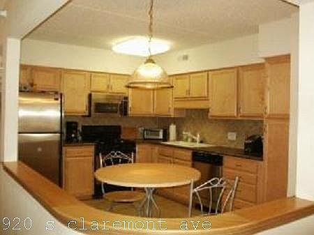 1st image of 920 S Claremont Ave #116