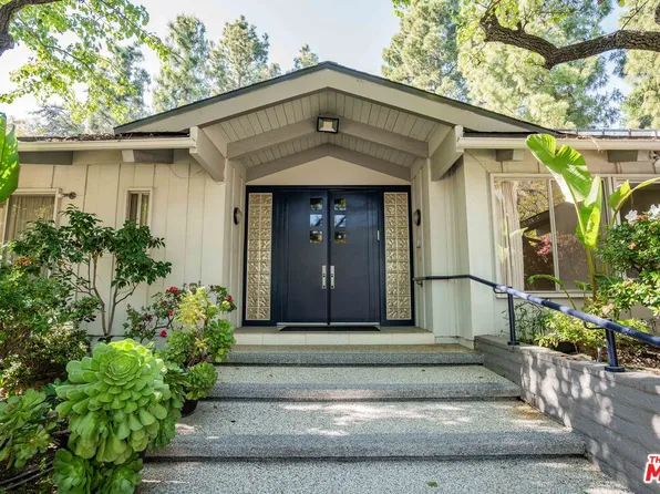 811 N Hillcrest Rd, Beverly Hills, CA 90210