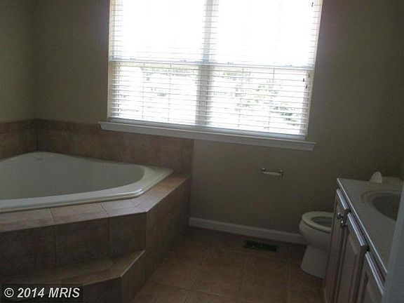 5th image of 21569 Oxford Dr