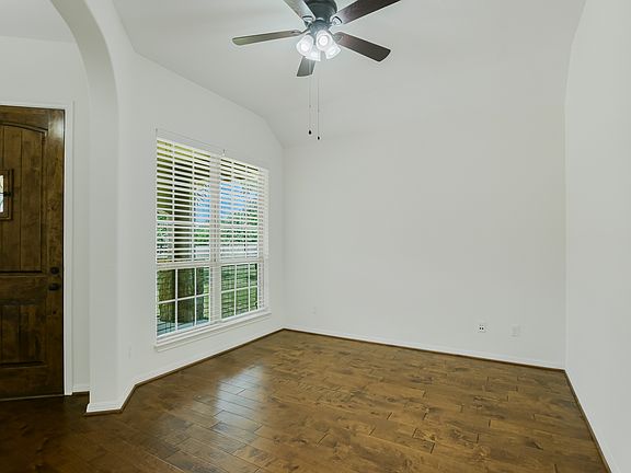 5th image of 107 Valley View Dr