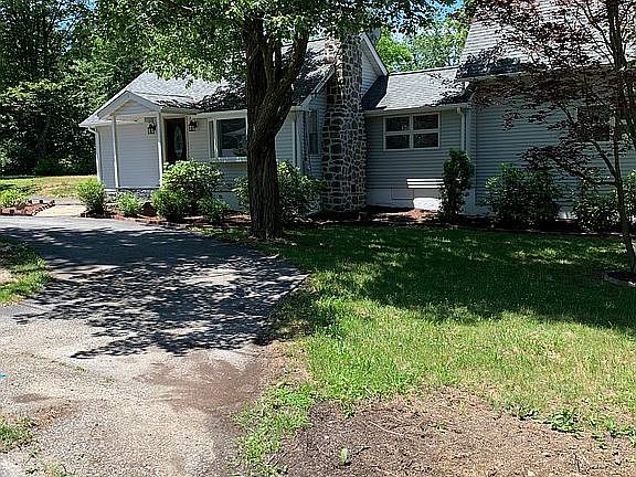 2nd image of 406 Biglow Dr