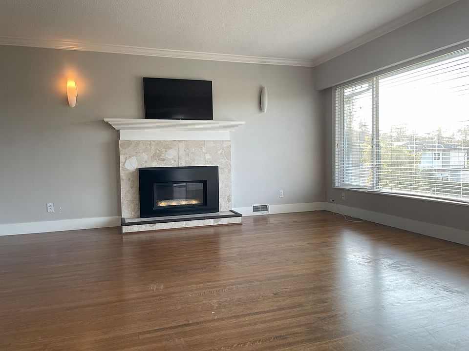 2nd image of 4378 Briarwood Cres
