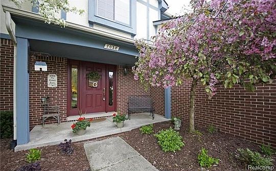 3rd image of 7038 Foxridge Dr #40