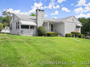 50 Linksview Pl, Stratford, CT 06614