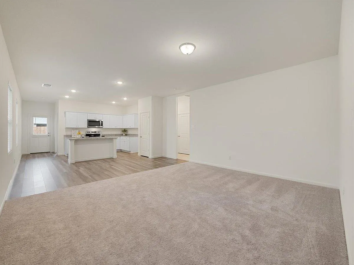 3 bed, 1401 sqft, $1,749 — Photo 3