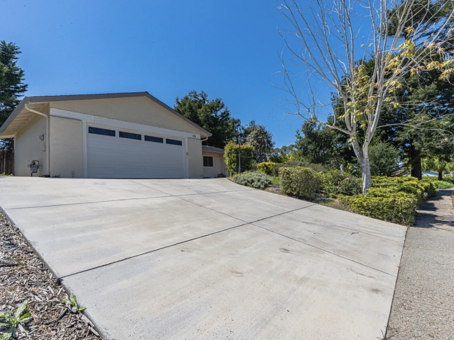 4 bed, 1941 sqft, $4,400 — Photo 2