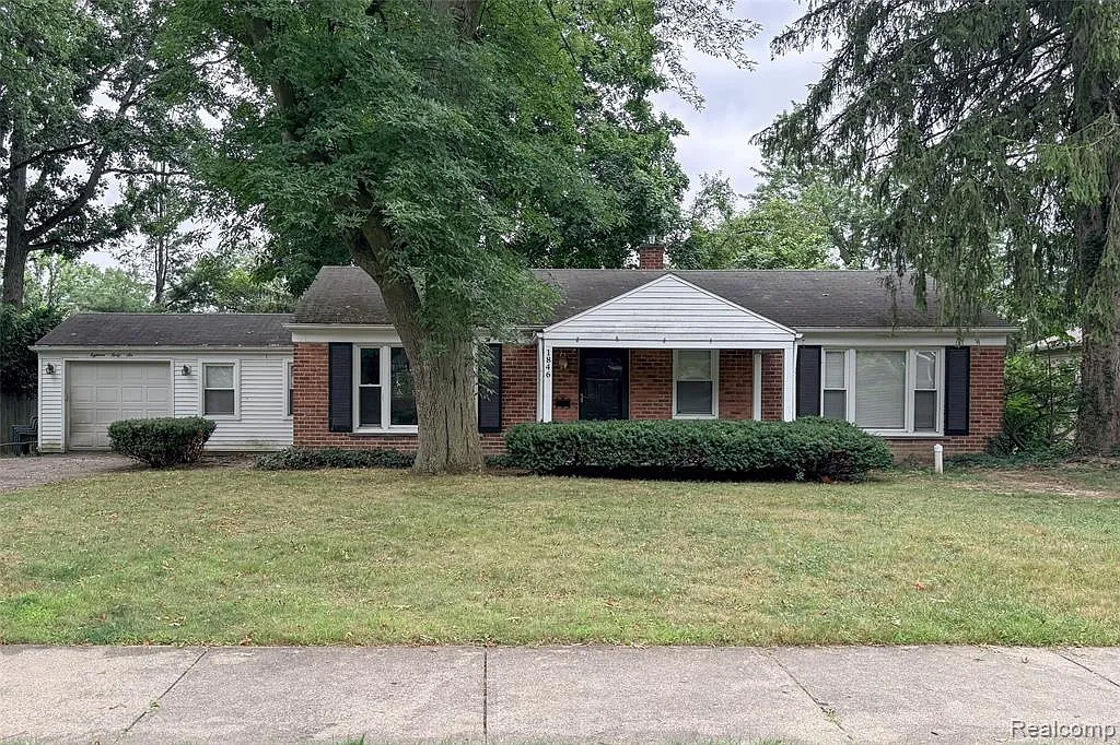 3 bed, 1.0 bath, 1213 sqft, $2,500 — Photo 1